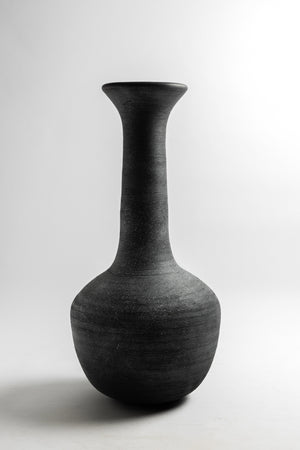 Jarrón cerámica escultural negro