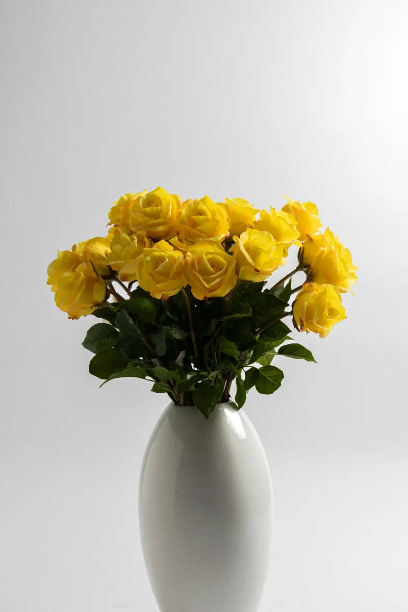 Rosa artificial amarilla