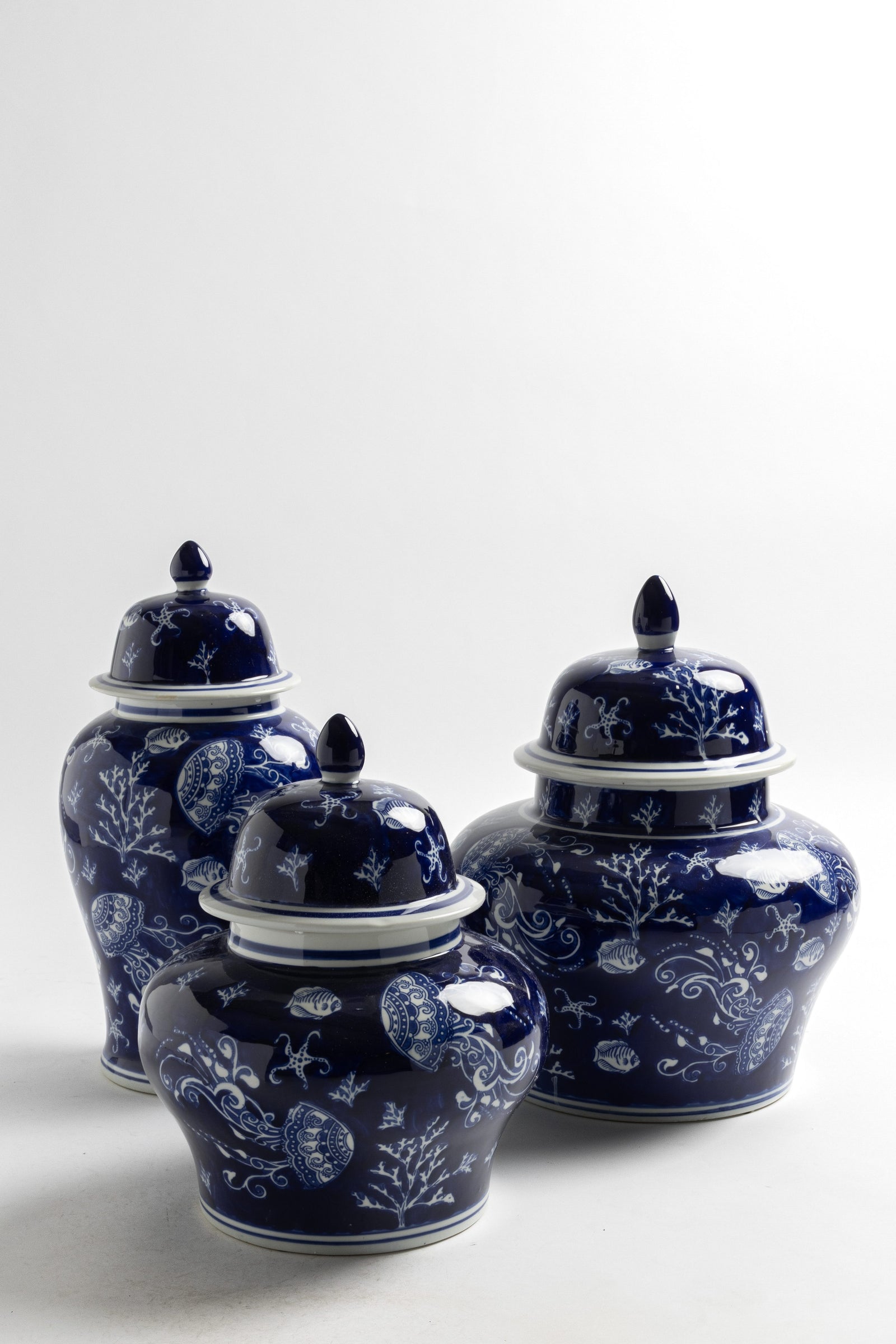 Jarrón decorativo de porcelana azul y blanca tema marino