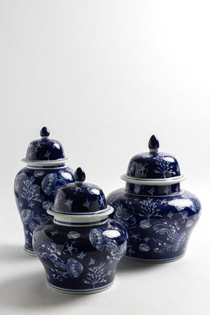Jarrón decorativo de porcelana azul y blanca tema marino